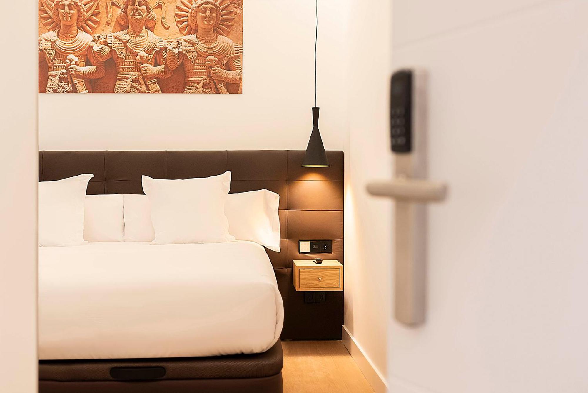 Woohoo Rooms Boutique Luna Madrid Bagian luar foto